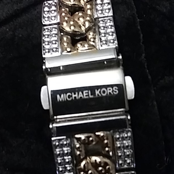 brand new Michael Kors watch - Picture 2 of 3